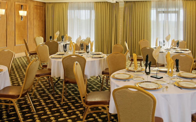 Aksarben Suites, A Trademark Collection Hotel