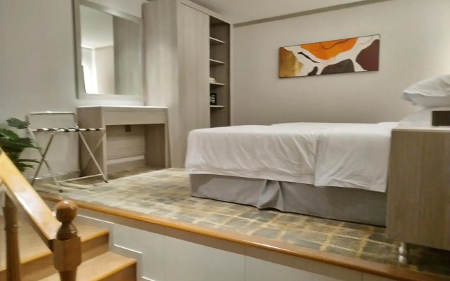 Crown Suites