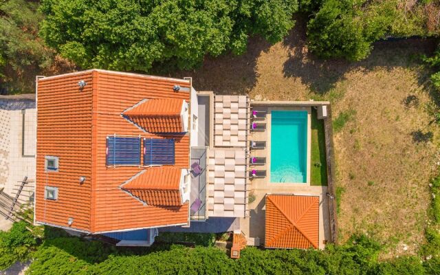 Hedera Estate, Villa Hedera X