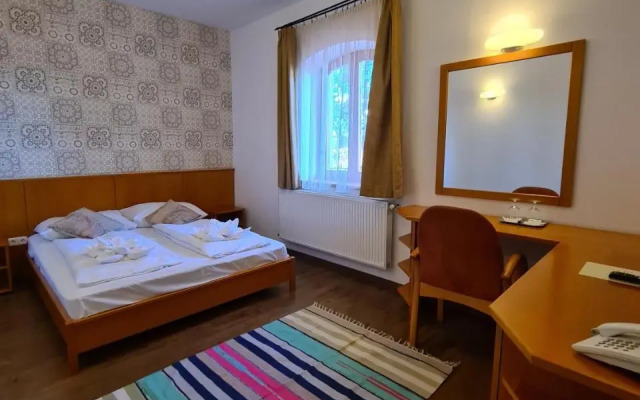 István Parkhotel&Étterem
