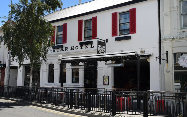 Star Bar Cafe and Hotel
