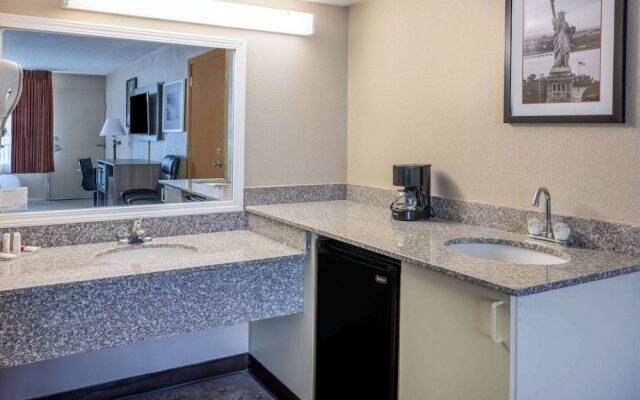 Quality Inn Rome Area