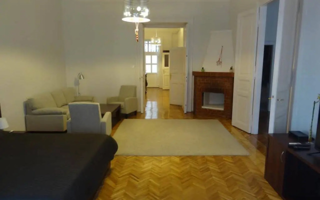 Five Season's Apartment