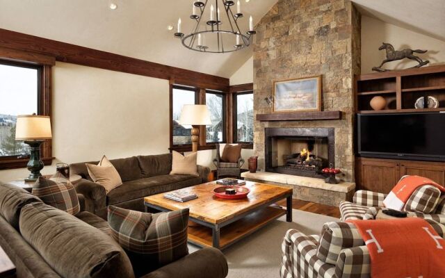 Fox Crossing Luxury Home