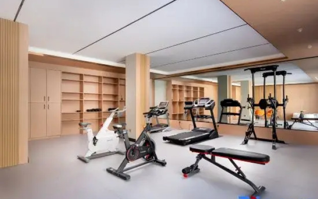 Starway Hotel (Hanzhong Railway Station South Square Branch)