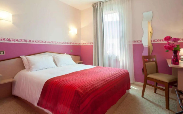 Brit Hotel Chinon le Lion d'Or