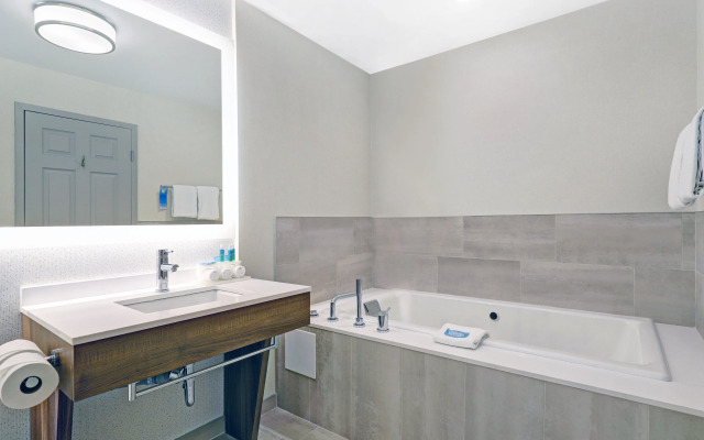 Holiday Inn Express Whitby by IHG