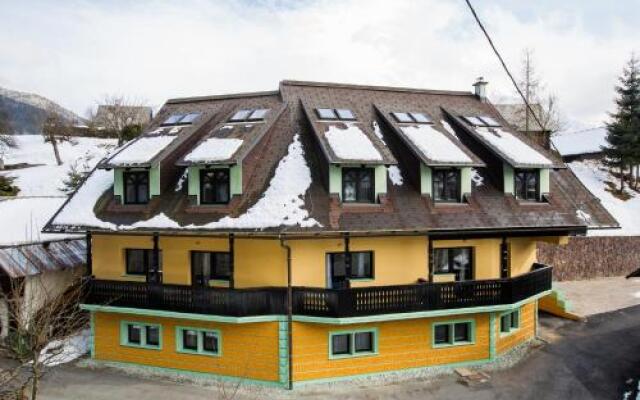 Podkoren Apartments