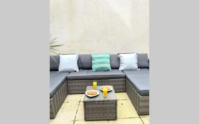 Luna Beach - Luxury Carbis Bay Apartment + Parking