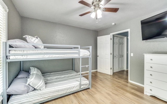 Serene Bella Vista Getaway Near Trails!