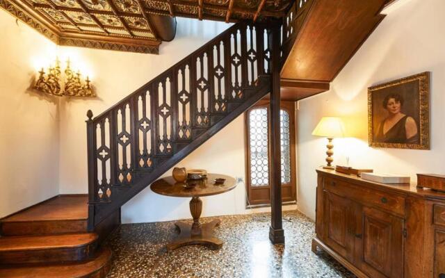 Ca' Fenice, charming apartment in San Marco, sleep 7