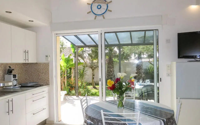 Holiday Home Les Oliviers - TSH111