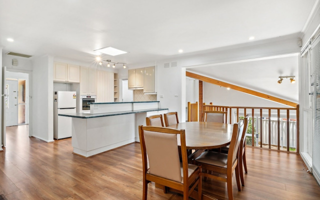 Spacious 4-bed House With Garden in Doncaster