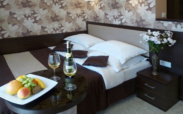 Eney Hotel