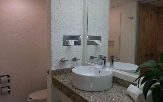 Cancun Studio Overlooking the Lagoon