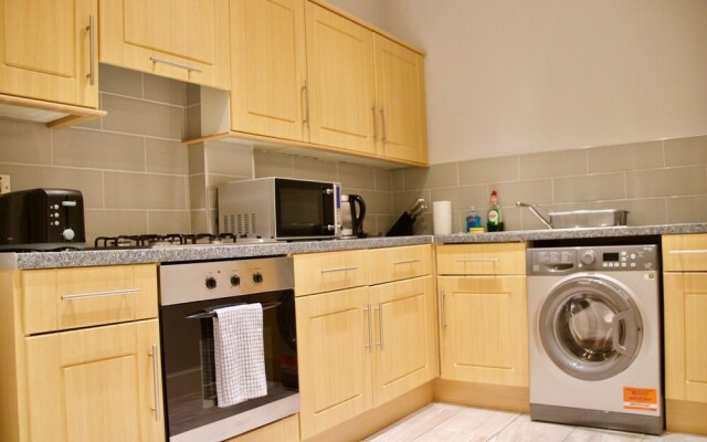 2 Bedroom Flat Off Leith Walk
