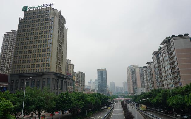 Holiday Inn Express Chongqing Guanyinqiao, an IHG Hotel