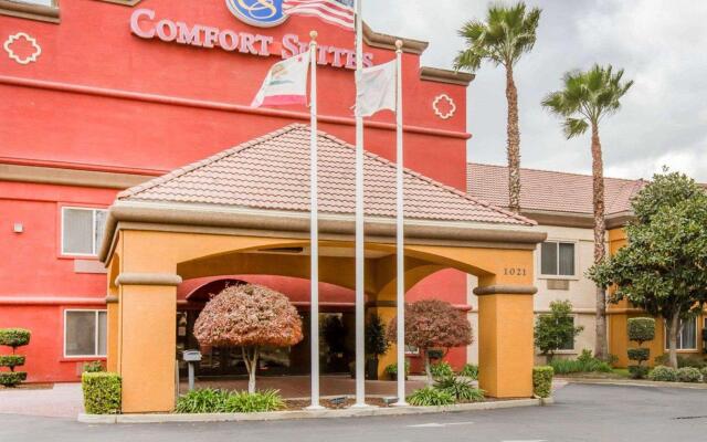 Comfort Suites