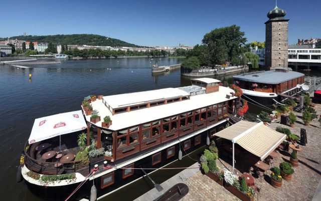 Boat Hotel Matylda