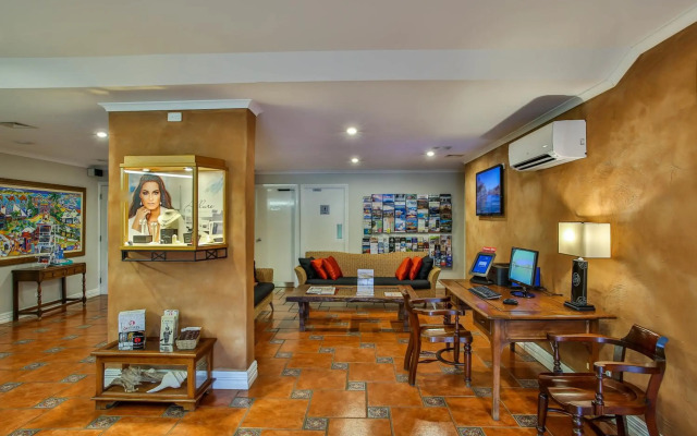 Moonlight Bay Suites