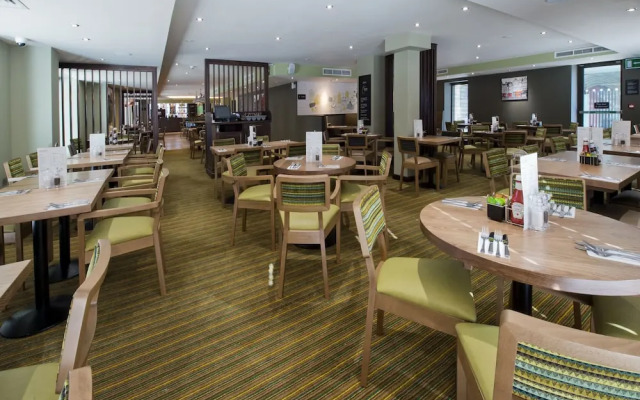 Premier Inn Edinburgh Cc York Place/St James Quarter