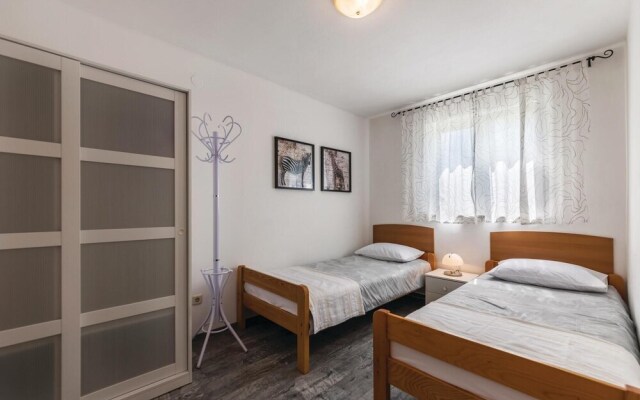 Beautiful Home in Valbandon With Wifi and 2 Bedrooms