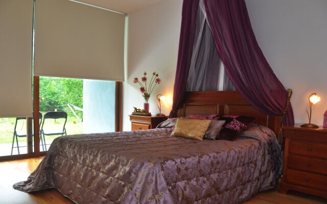 "room in B&B - Paradise is Real at Vale Martinho Sherazad"