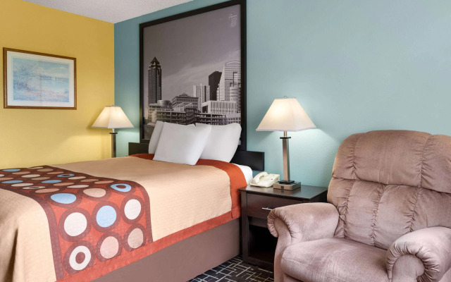 Super 8 by Wyndham Dyersville near Field of Dreams