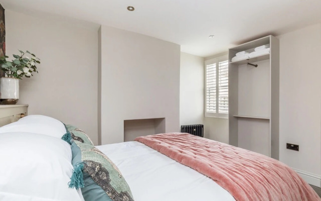The Oak Rooms | By Huluki Sussex Stays