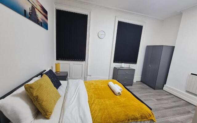 West Street 3-Bed 3-Ensuite Apartment Leicester