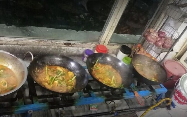 Madina Hotel & Restaurant