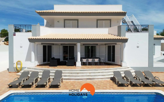 #102 Clube Albufeira villa with private pool & garden