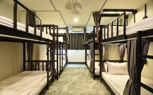 KOKO Hostel- Adults Only