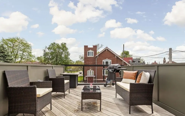 Modern Architect's Duplex by CozySuites