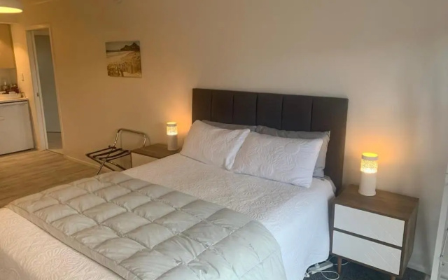 Sunrise on Main – Guest Rooms – Tairua