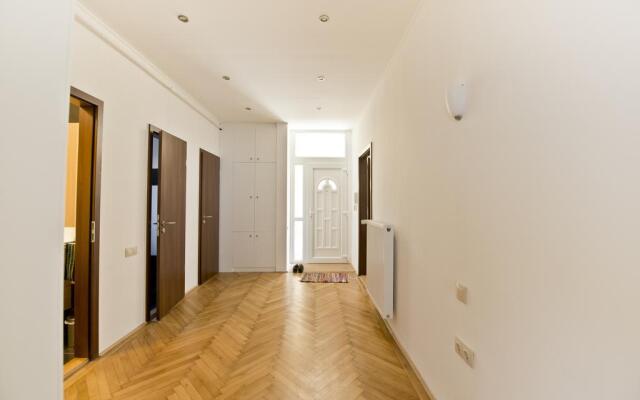 Mamma's Apartment