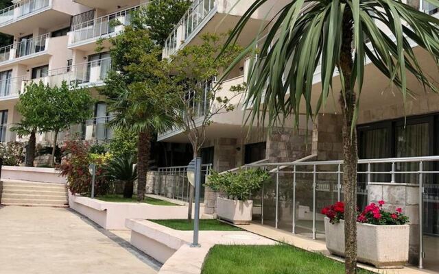 Apartment with Swimming Pool for with Terrace and Ac