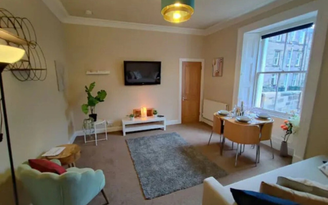 Central Edinburgh Private Garden With Parking