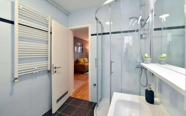 First Class Apartment Zagreb, Free parking