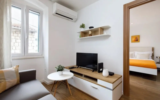 Dominus, Modernly Decorated Suite in City Center