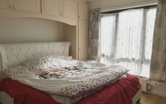 4 Bedroom Flat Near the Harry Potter School
