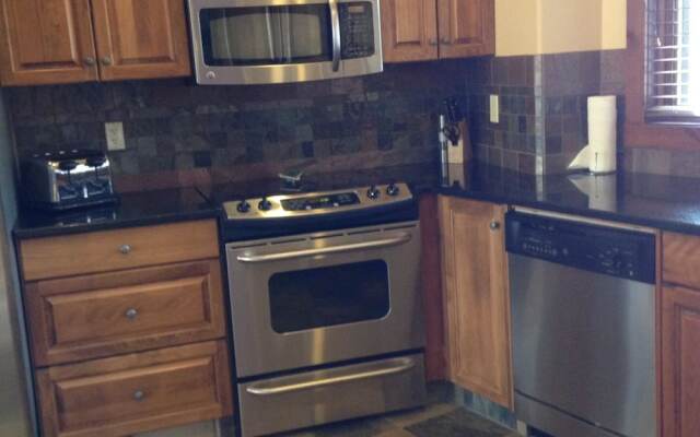 Timber Stone Lodge by RMA