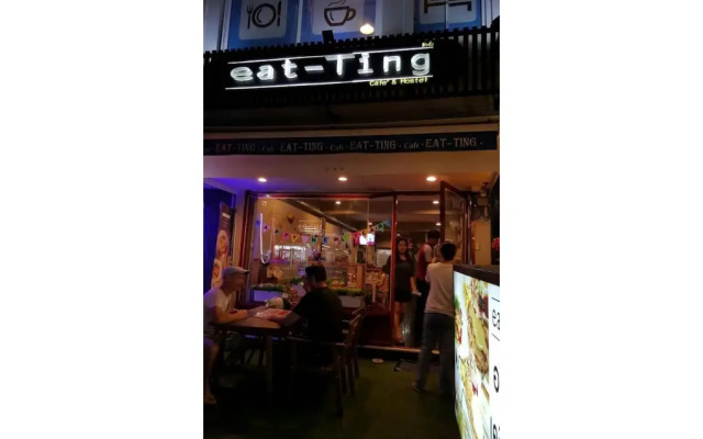 Eat - Ting Cafe and Hostel