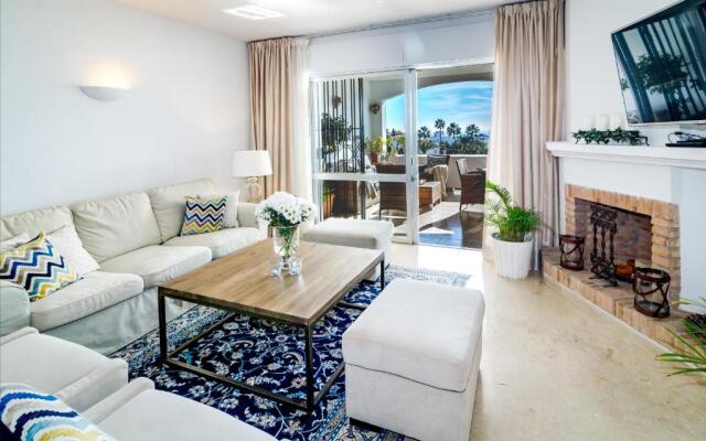 MA - Elegant Apartment with Sea views