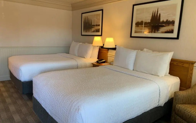 Coachman Inn & Suites