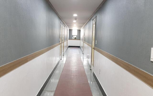 Goodstay Alps Motel
