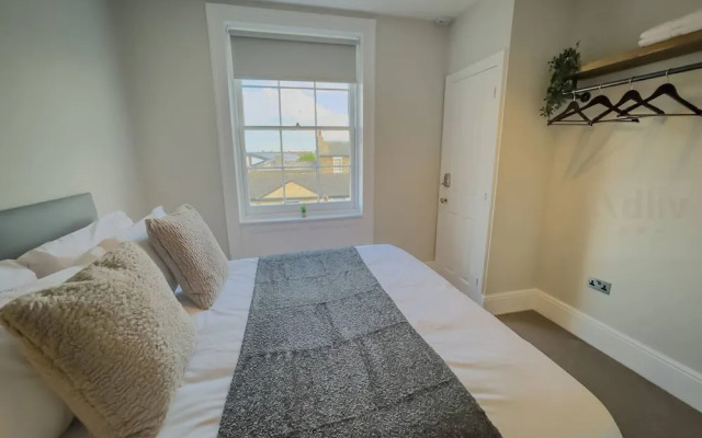 Stunning Sea View Georgian Retreat by Adliv