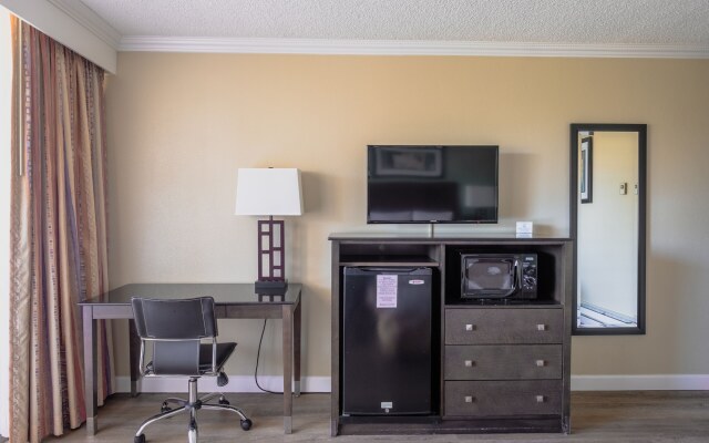 Travelodge by Wyndham Monterey Bay