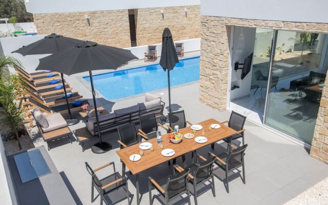 4 Bedroom Villa With Privaet Pool in the Center Protaras Vie Bleu Villa Vb1