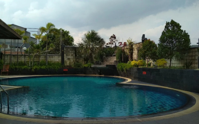 Spacious Studio Room at Grand Setiabudi Apartment